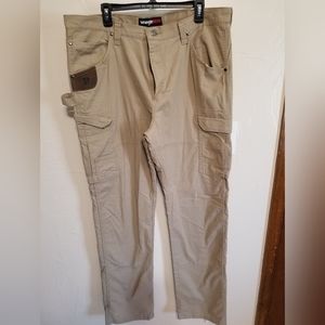 Mens Wrangler Riggs workwear cargo pants. 40x34  light tan